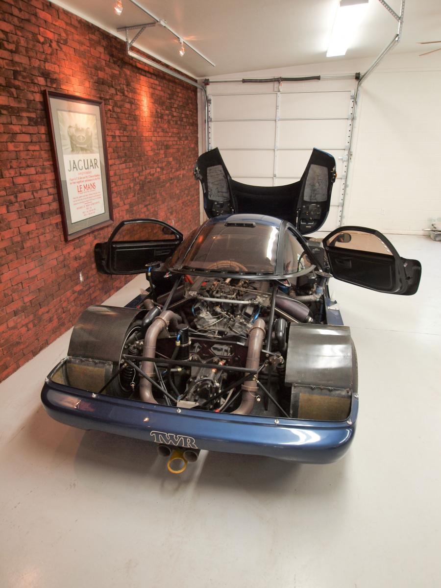  Jaguar XJR15 1991 года  (фото 12 из 16)